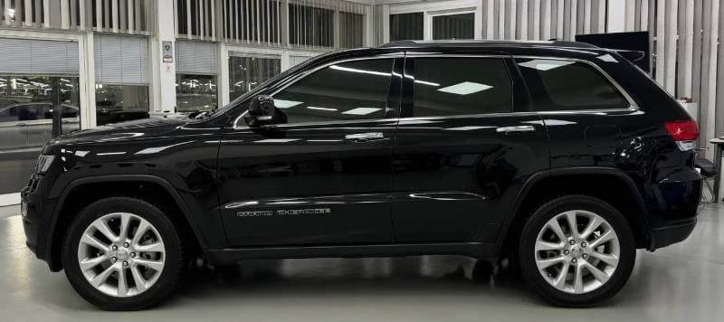 2017 Jeep Grand Cherokee LIMITED thumbnail 6