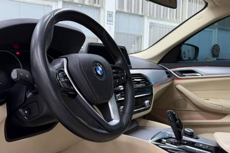 2020 BMW 520i EXECUTIVE thumbnail 7