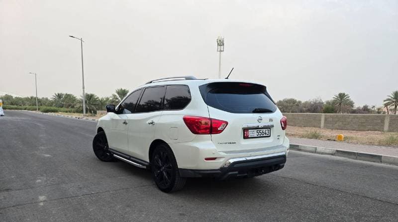 2020 Nissan Pathfinder SL thumbnail 8