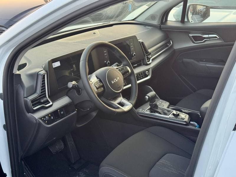 2025 Kia Sportage LX thumbnail 5