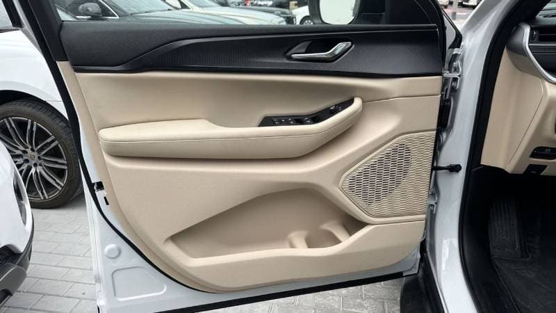 2025 Jeep Grand Cherokee LAREDO thumbnail 5