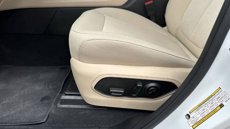 2025 Jeep Grand Cherokee LAREDO thumbnail 6
