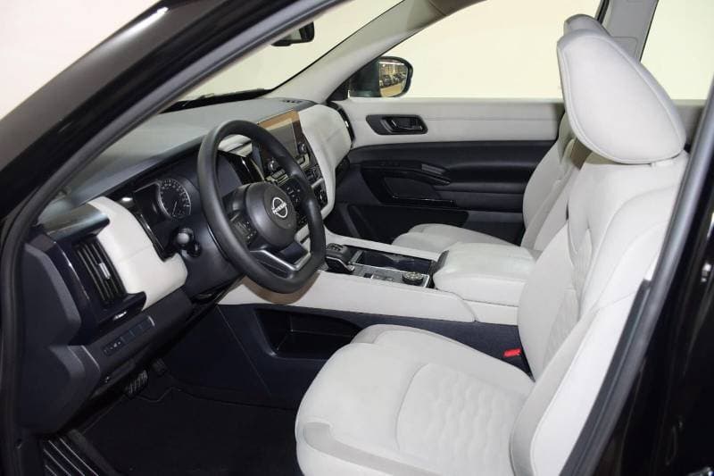 2025 Nissan Pathfinder S thumbnail 4