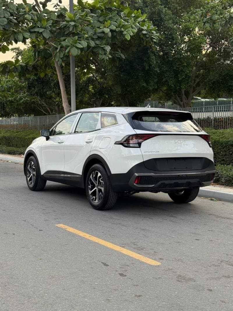 2025 Kia Sportage DLX thumbnail 3