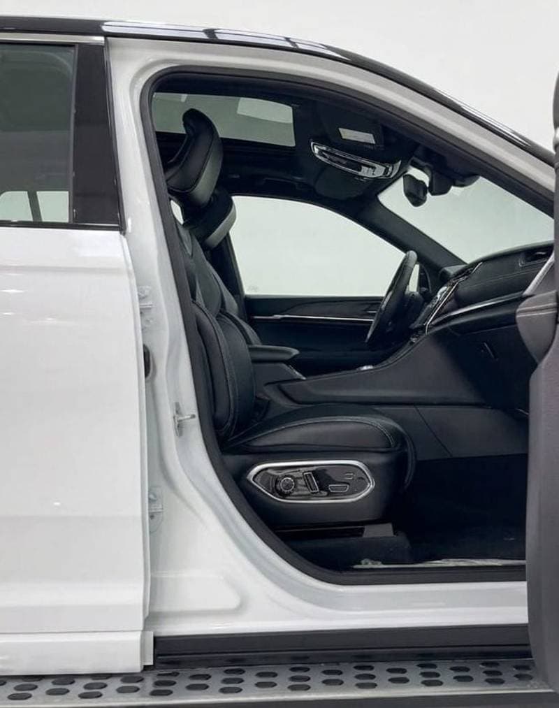2024 Jeep Grand Cherokee OVERLAND thumbnail 6