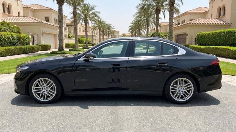 2024 BMW 520i EXCELLENCE thumbnail 5