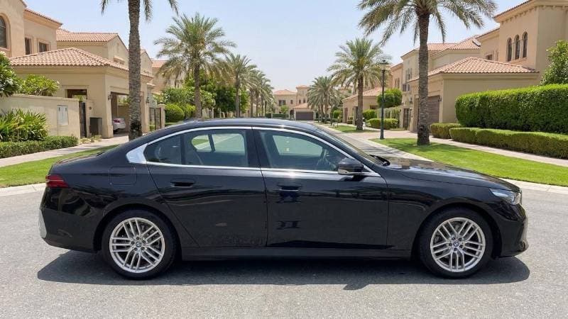 2024 BMW 520i EXCELLENCE thumbnail 3
