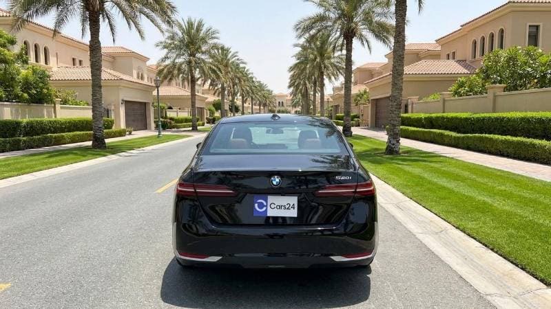 2024 BMW 520i EXCELLENCE thumbnail 4