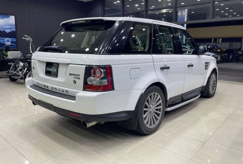 2011 Land Rover Range Rover Sport HSE thumbnail 8