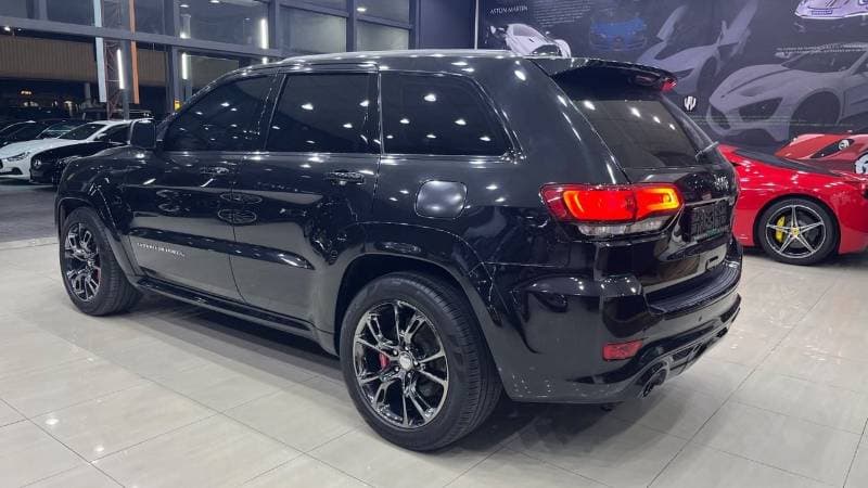 2016 Jeep Grand Cherokee SRT thumbnail 7