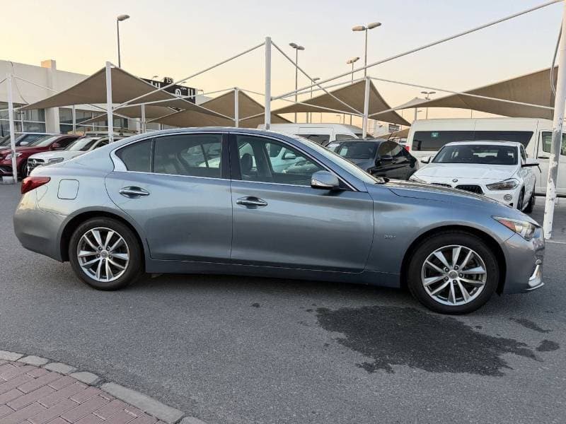2018 Infiniti Q50 LUXE thumbnail 2