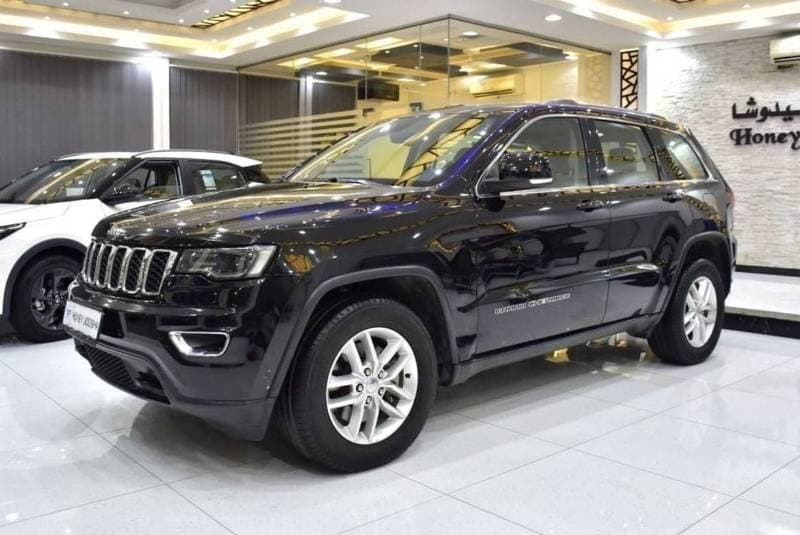 2018 Jeep Grand Cherokee LAREDO thumbnail 3