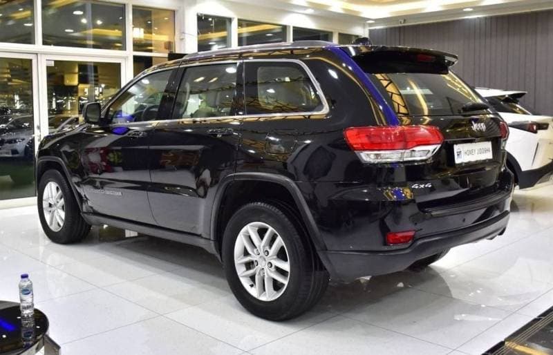2018 Jeep Grand Cherokee LAREDO thumbnail 7