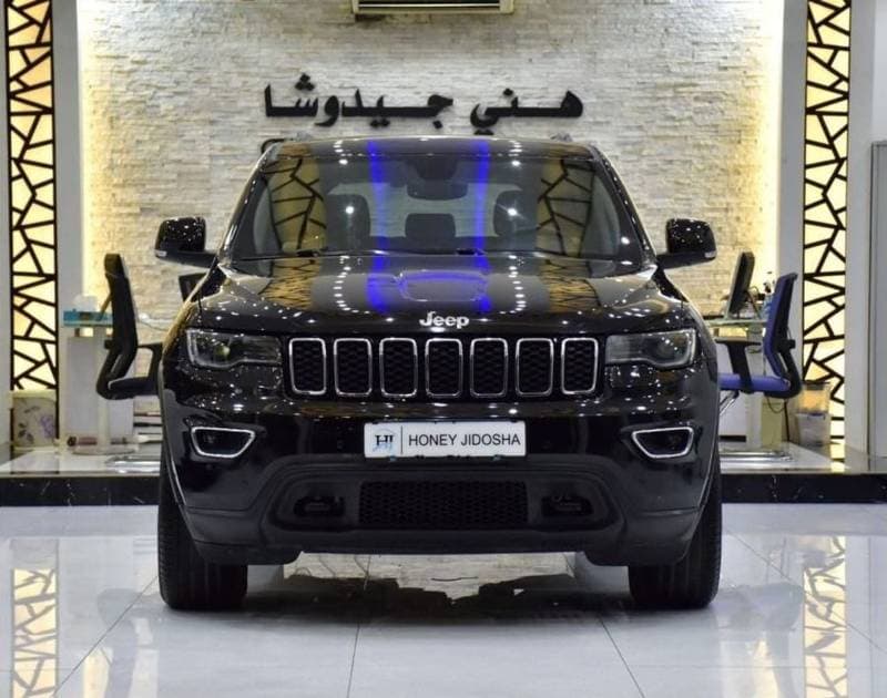 2018 Jeep Grand Cherokee LAREDO thumbnail 2