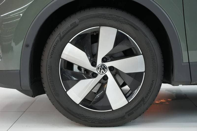 2026 Volkswagen Tiguan LIFE PLUS thumbnail 6