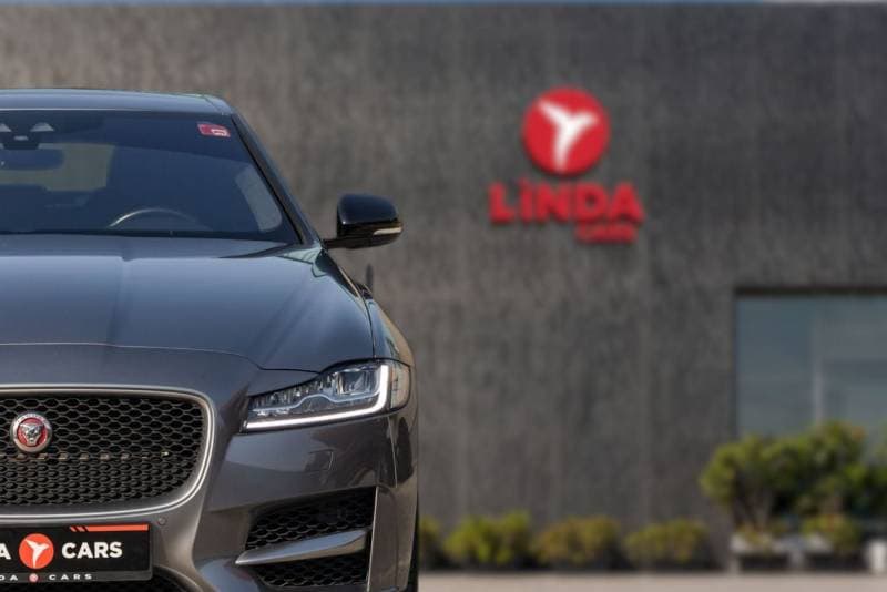 2020 Jaguar XF R SPORT thumbnail 3