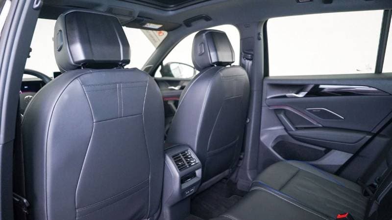 2026 Volkswagen Tiguan R LINE thumbnail 4