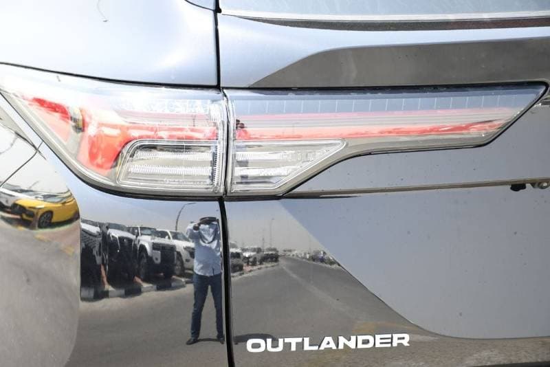 2026 Mitsubishi Outlander HIGHLINE thumbnail 5