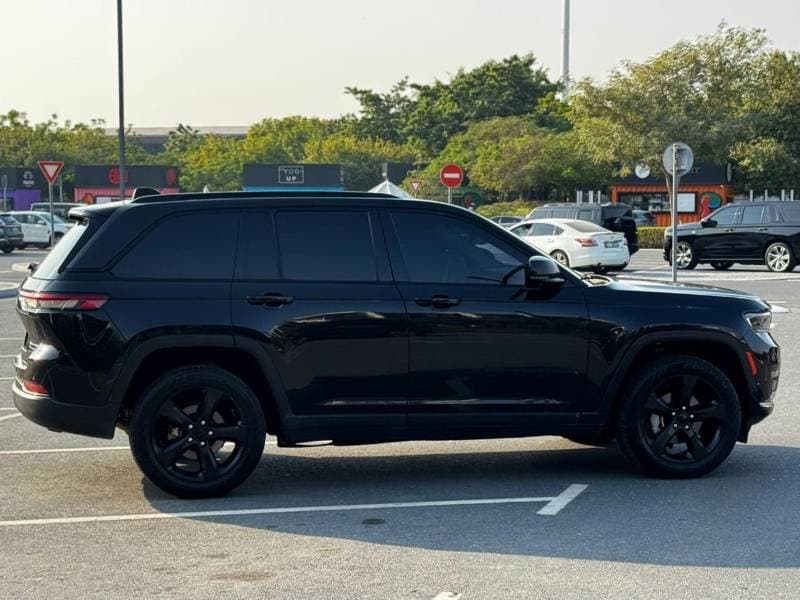2023 Jeep Grand Cherokee LIMITED thumbnail 6
