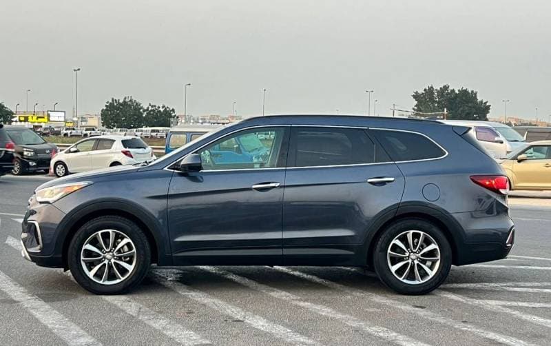 2019 Hyundai Santa Fe STANDARD thumbnail 4