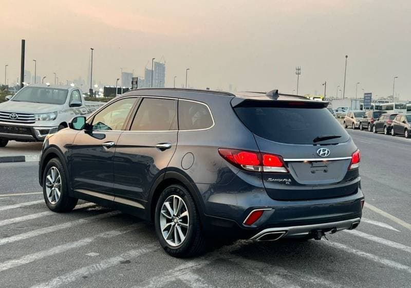 2019 Hyundai Santa Fe STANDARD thumbnail 5