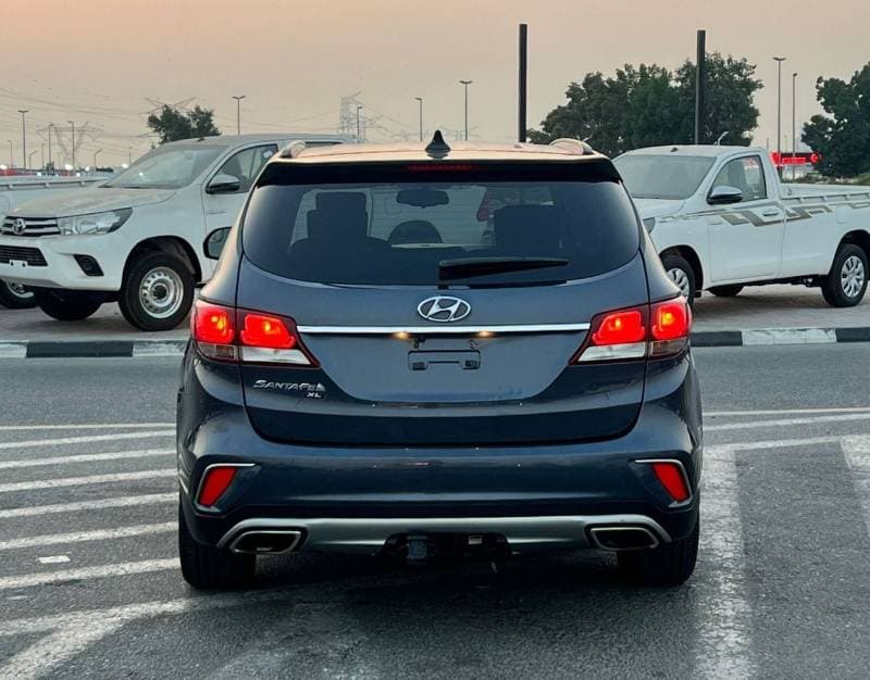 2019 Hyundai Santa Fe STANDARD thumbnail 6