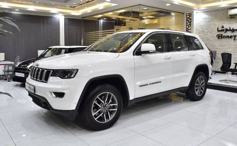 2020 Jeep Grand Cherokee LAREDO thumbnail 3