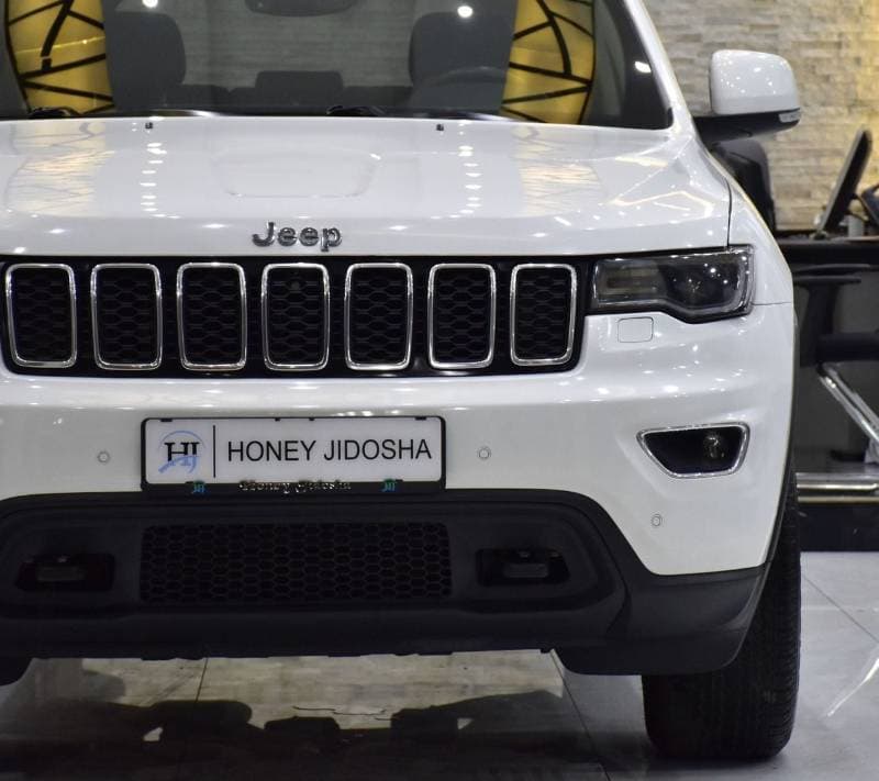 2020 Jeep Grand Cherokee LAREDO thumbnail 4