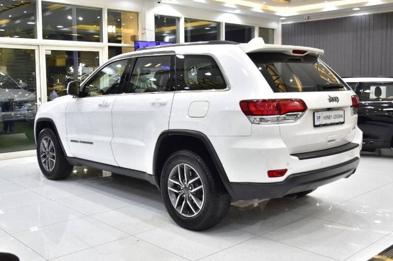 2020 Jeep Grand Cherokee LAREDO thumbnail 7