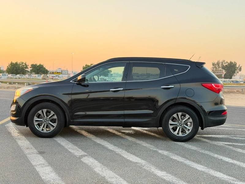 2016 Hyundai Santa Fe thumbnail 4