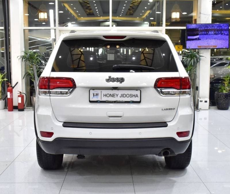 2020 Jeep Grand Cherokee LAREDO thumbnail 5