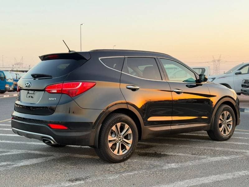 2016 Hyundai Santa Fe thumbnail 6