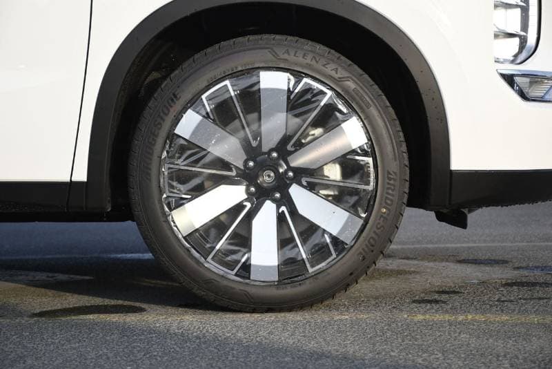 2026 Mitsubishi Outlander HIGHLINE thumbnail 6