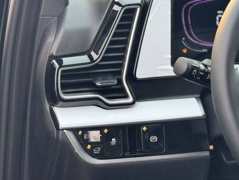 2025 Kia Sportage SX thumbnail 8