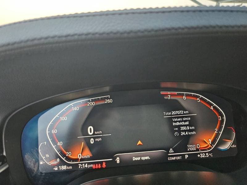 2024 BMW 520i EXCELLENCE thumbnail 3
