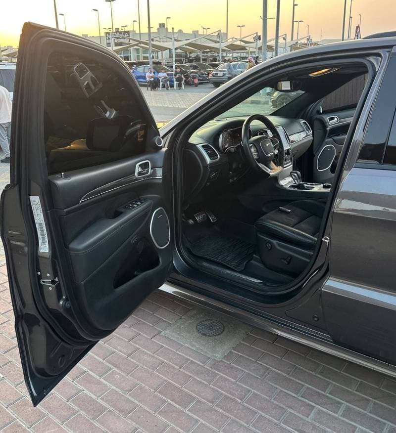 2019 Jeep Grand Cherokee SRT thumbnail 7