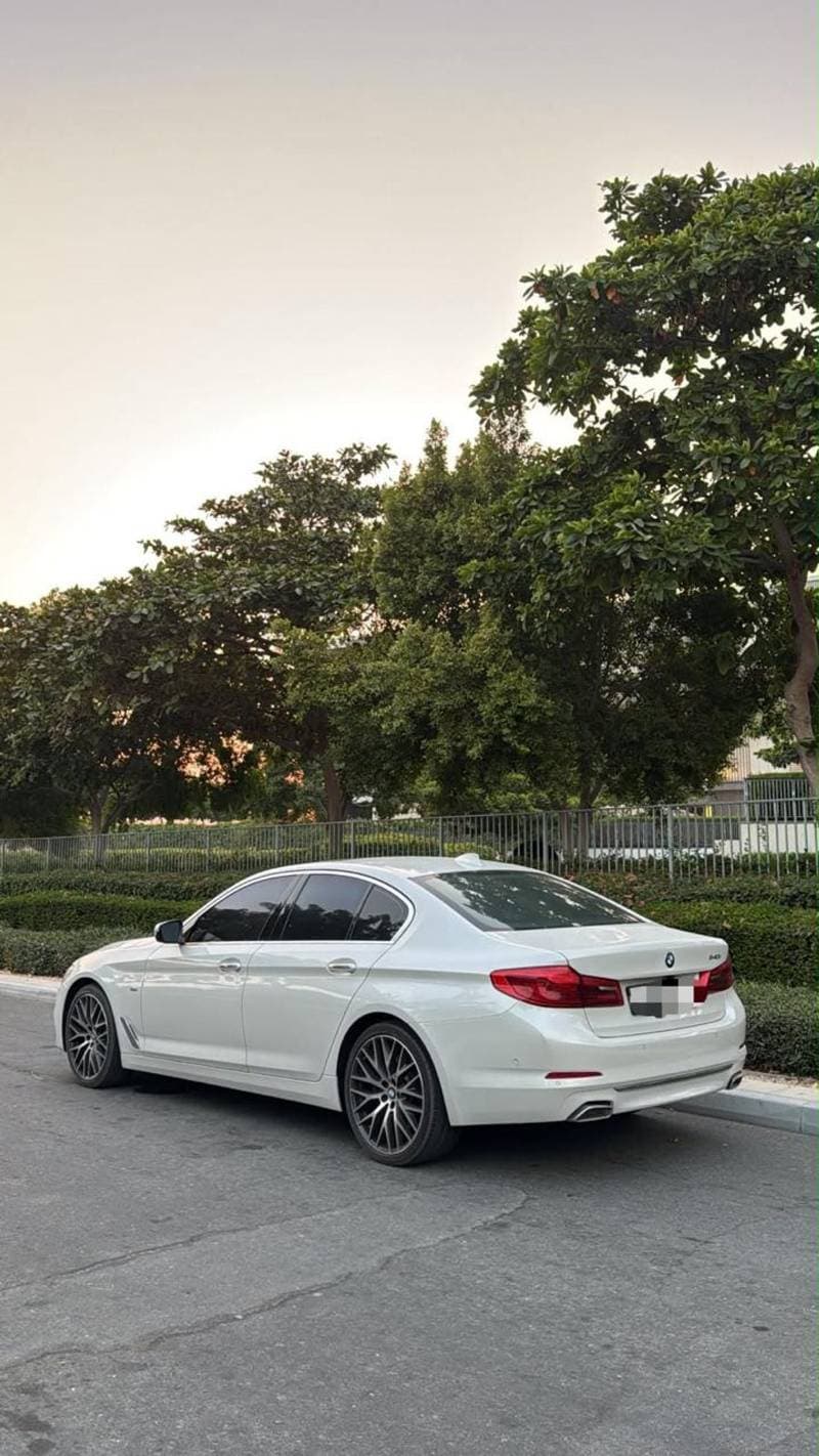 2017 BMW 540i LUXURY thumbnail 4