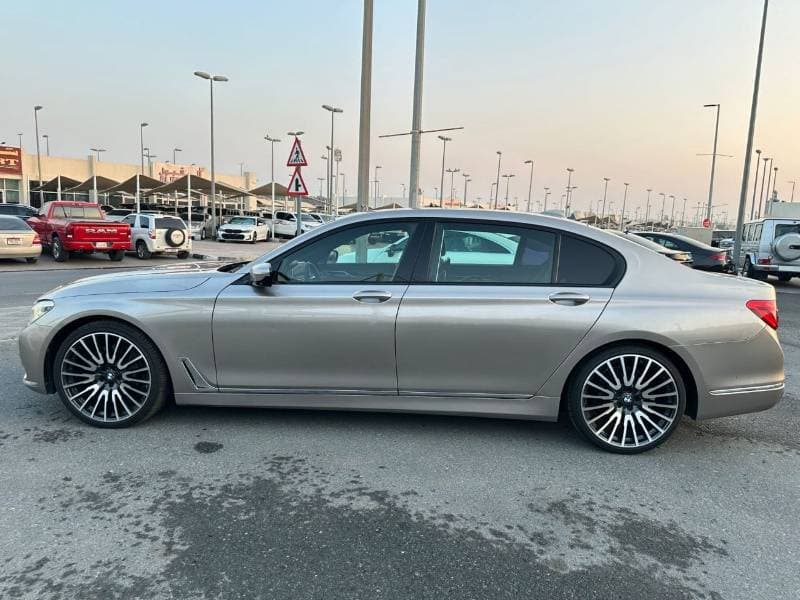 2016 BMW 750Li XDRIVE LUXURY thumbnail 6