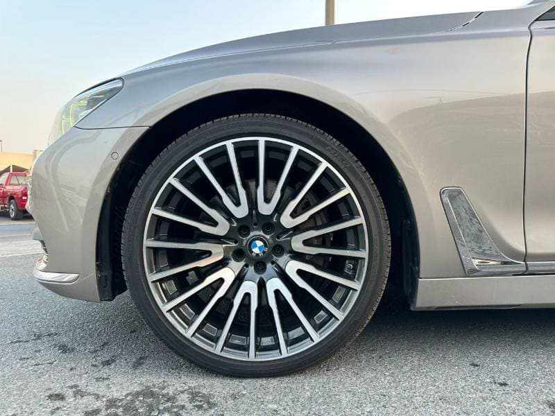 2016 BMW 750Li XDRIVE LUXURY thumbnail 7