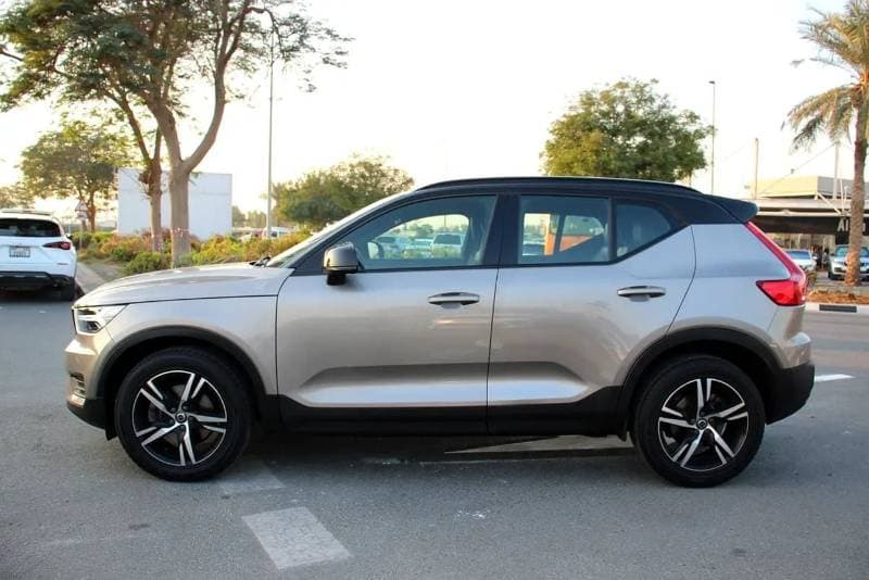 2022 Volvo XC40 R DESIGN thumbnail 2