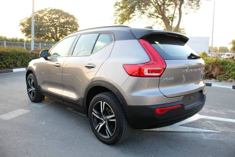 2022 Volvo XC40 R DESIGN thumbnail 3