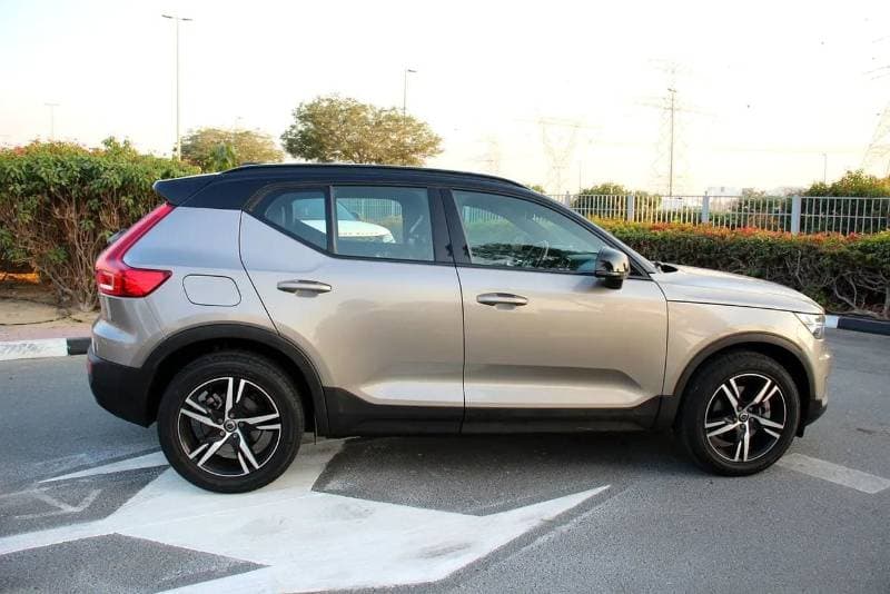 2022 Volvo XC40 R DESIGN thumbnail 6