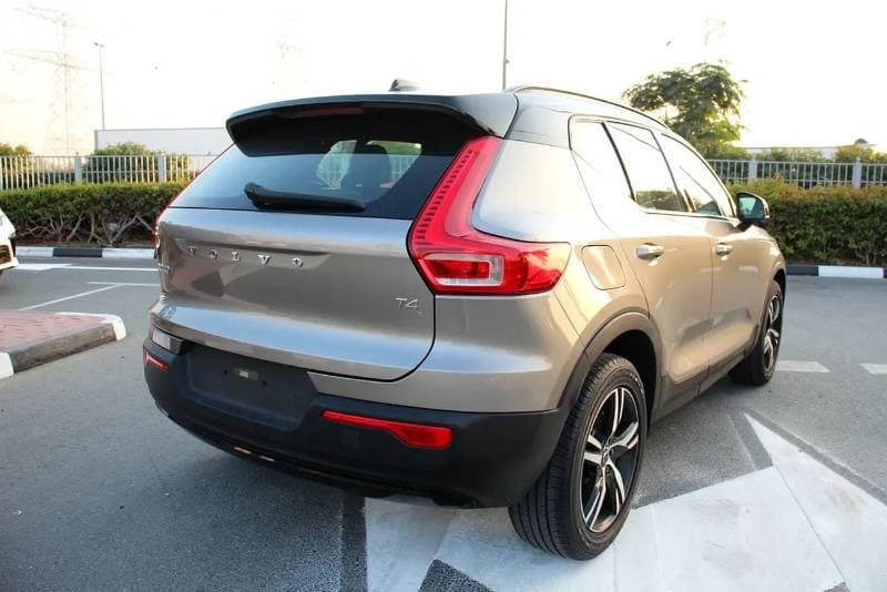 2022 Volvo XC40 R DESIGN thumbnail 5
