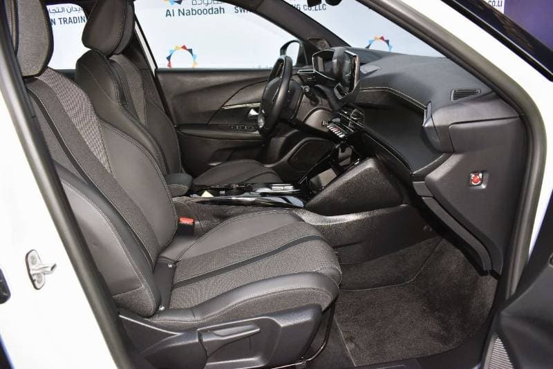 2023 Peugeot 2008 GT thumbnail 6