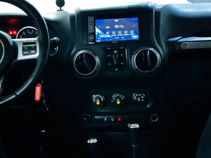2018 Jeep Wrangler SAHARA thumbnail 7