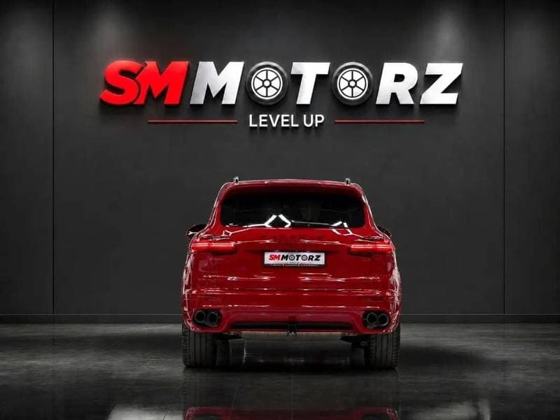 2016 Porsche Cayenne GTS thumbnail 4