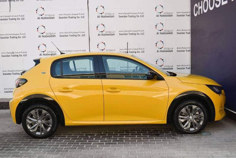 2023 Peugeot 208 ALLURE thumbnail 4