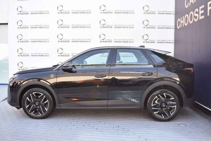 2025 Peugeot 3008 GT thumbnail 3