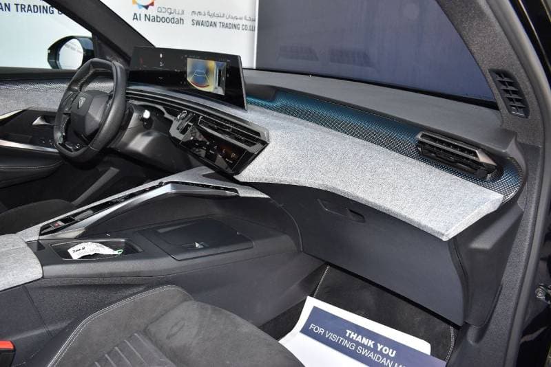 2025 Peugeot 3008 GT thumbnail 8