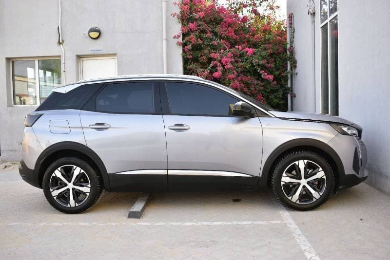 2025 Peugeot 3008 GT thumbnail 4